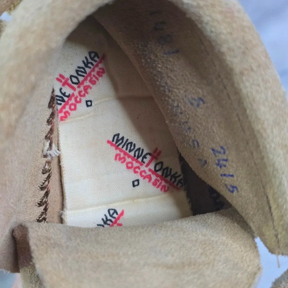 Minnetonka Kids Size 5 Suede Fringe Moccasin Booties‎ Tan Made in USA
